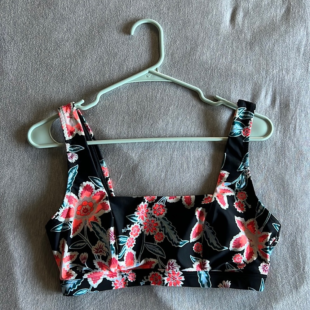 Womens bikini top, Size medium